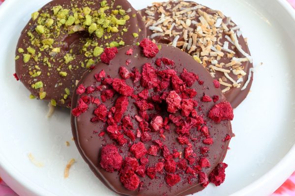 Cosmic Crisp Chocolate-Dipped Apple Rings_crop